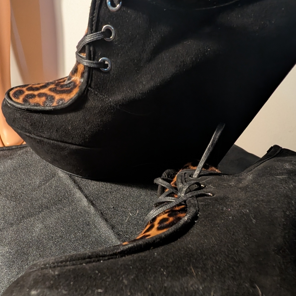 Stuart Weitzman black suede wedge booties with leopard print size 11BlackMult - Picture 8 of 8